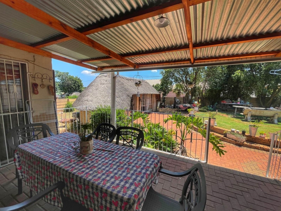 3 Bedroom Property for Sale in Brackendowns Gauteng